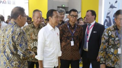 Dirut PLN Paparkan Kesiapan Ekosistem Kendaraan Listrik di Hadapan Presiden Jokowi saat PEVS 2024